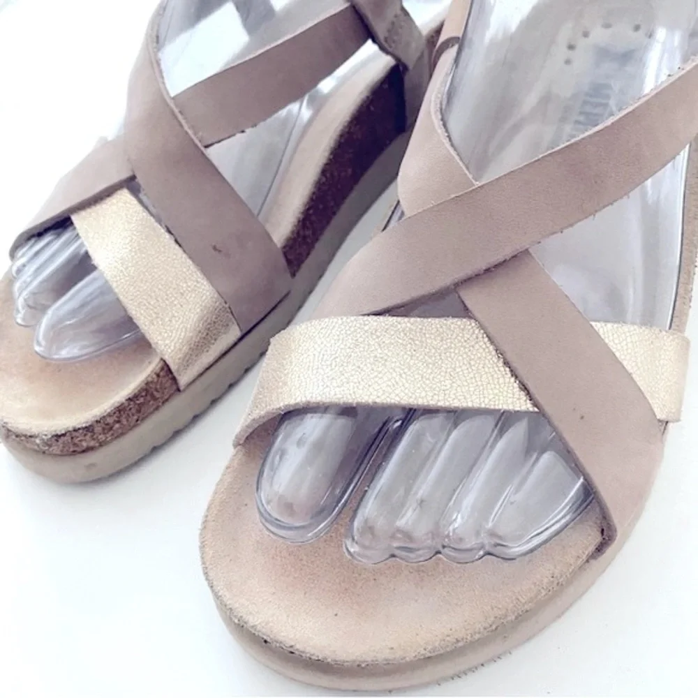 NWOT SIZE 37 (6.5-7) Mephisto Women's Sandals with Tan and Gold Straps - Picture 2 of 10